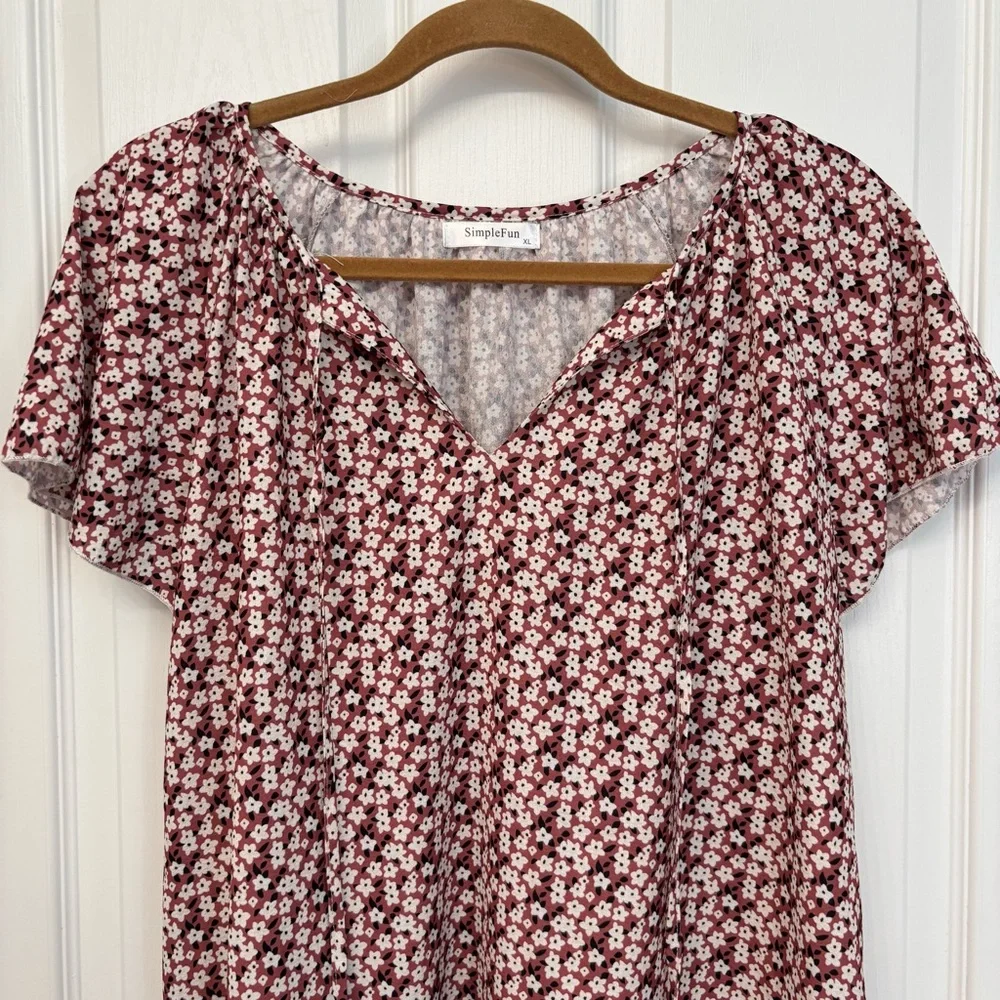Burgundy Floral V-Neck Top | SimpleFun XL - Picture 4 of 11